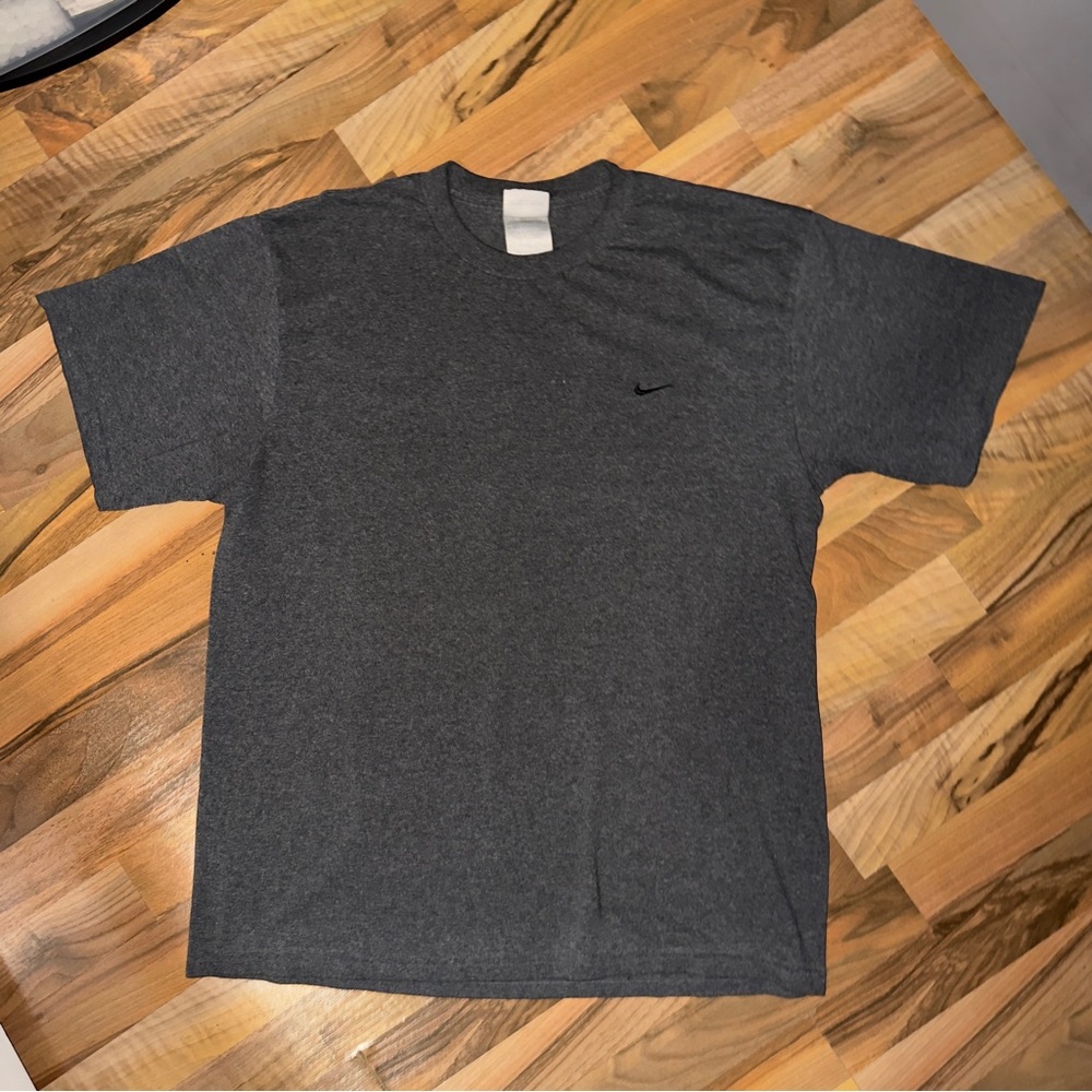Nike 90s Vintage Essential Small Swoosh Tee